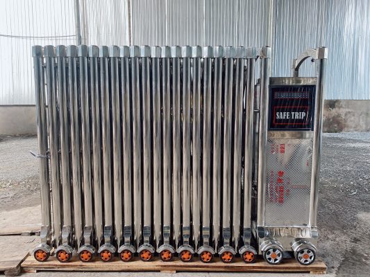 phân biệt cổng xếp 301 và cổng xế 304