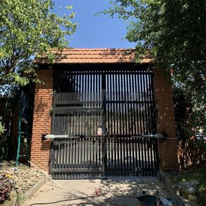 Motor cổng cánh tay đòn