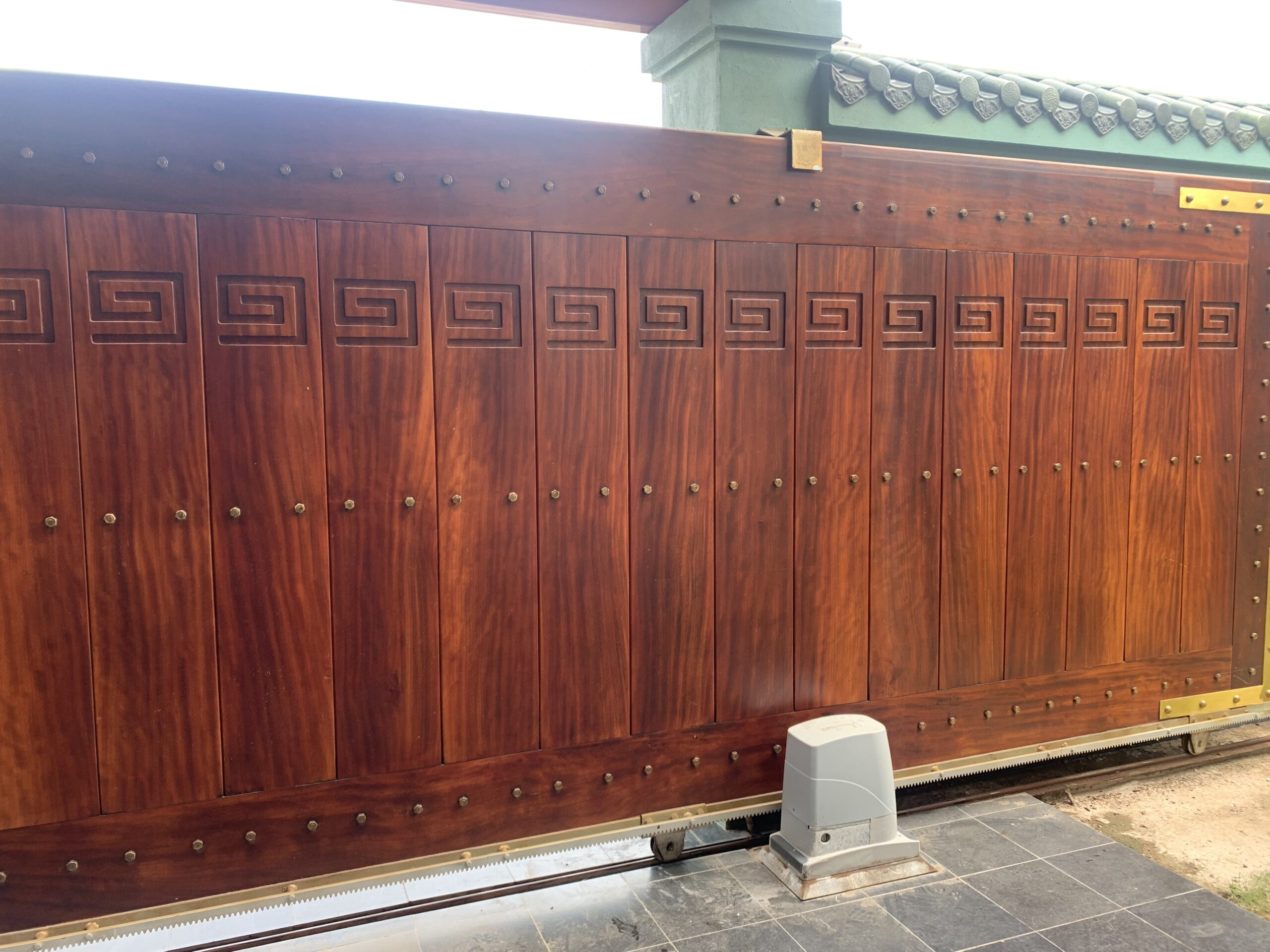 Vận hành tự động thuận tiện nhờ hệ cổng tự động Vận hành tự động thuận tiện