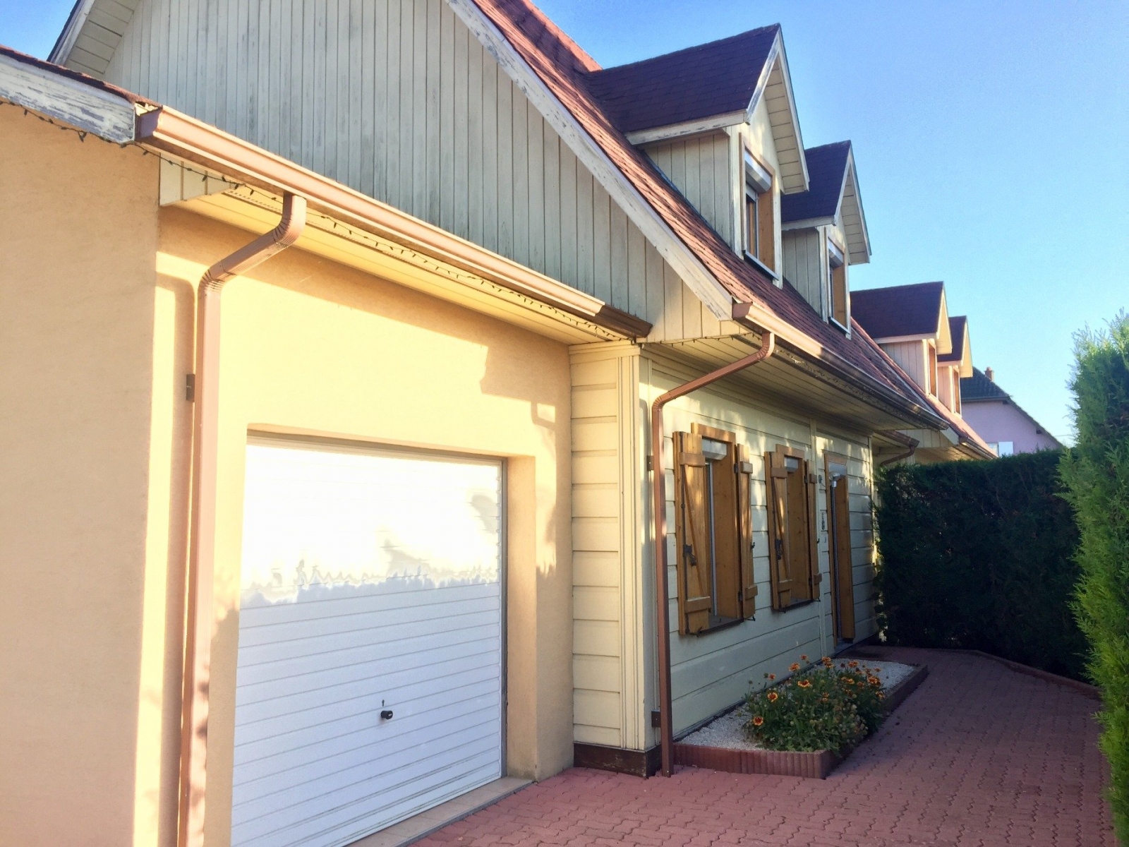 ưu điểm cửa cuốn tự động