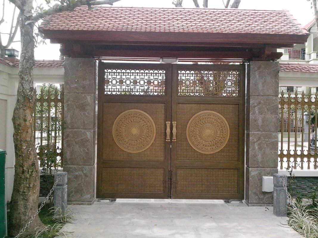 Cổng trượt tự động lắp đặt tại nhà ở hiện đại