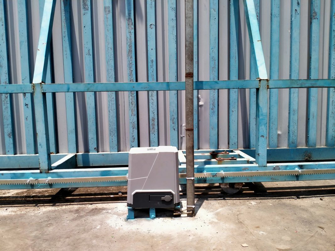 so sánh motor cổng lùa 24V và 220V