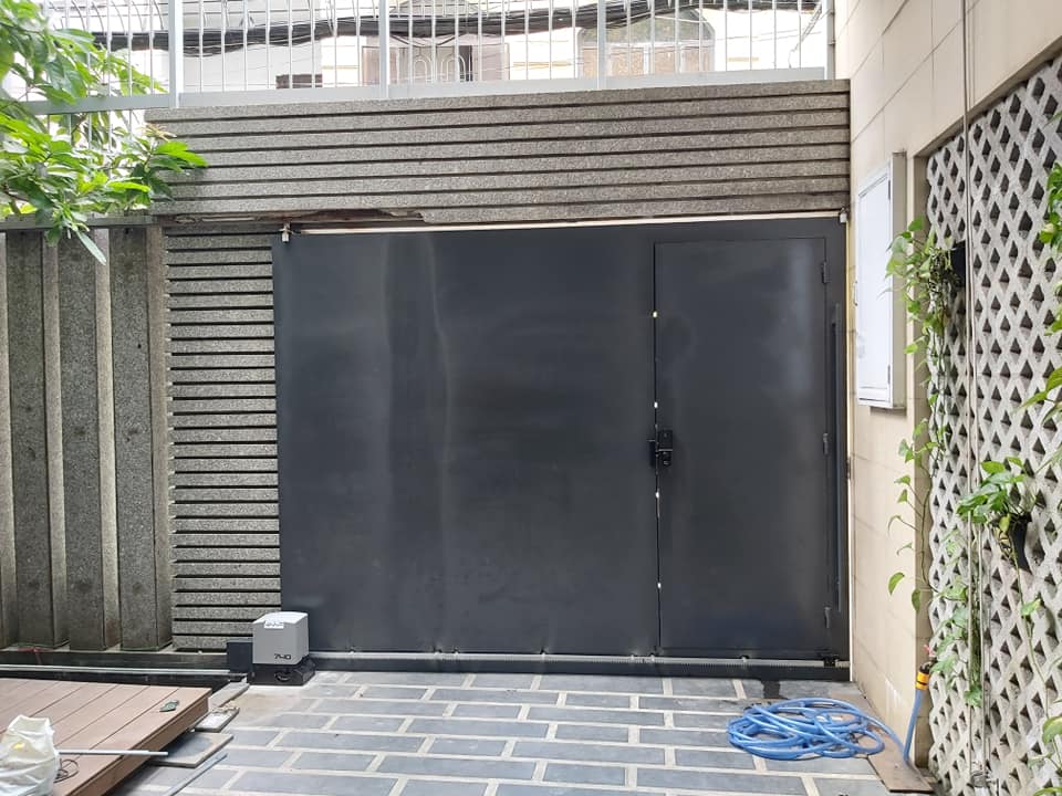 cổng lùa tự động lắp đặt tại nhà dân Lưu ý khi lắp đặt hệ cổng lùa tự động