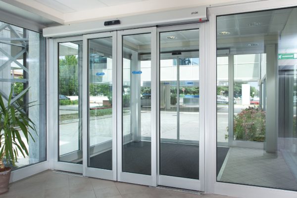 Không gian sử dụng cửa kính giúp tăng tính thẩm mỹ và tiện nghi Không gian sử dụng cửa kính giúp tăng tính thẩm mỹ và tiện nghi